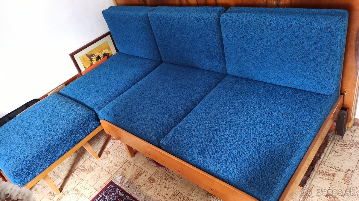 Retro rozkladacia pohovka a konferenčný stolík