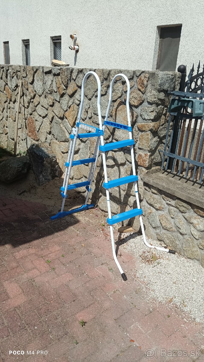 Schodíky do bazéna