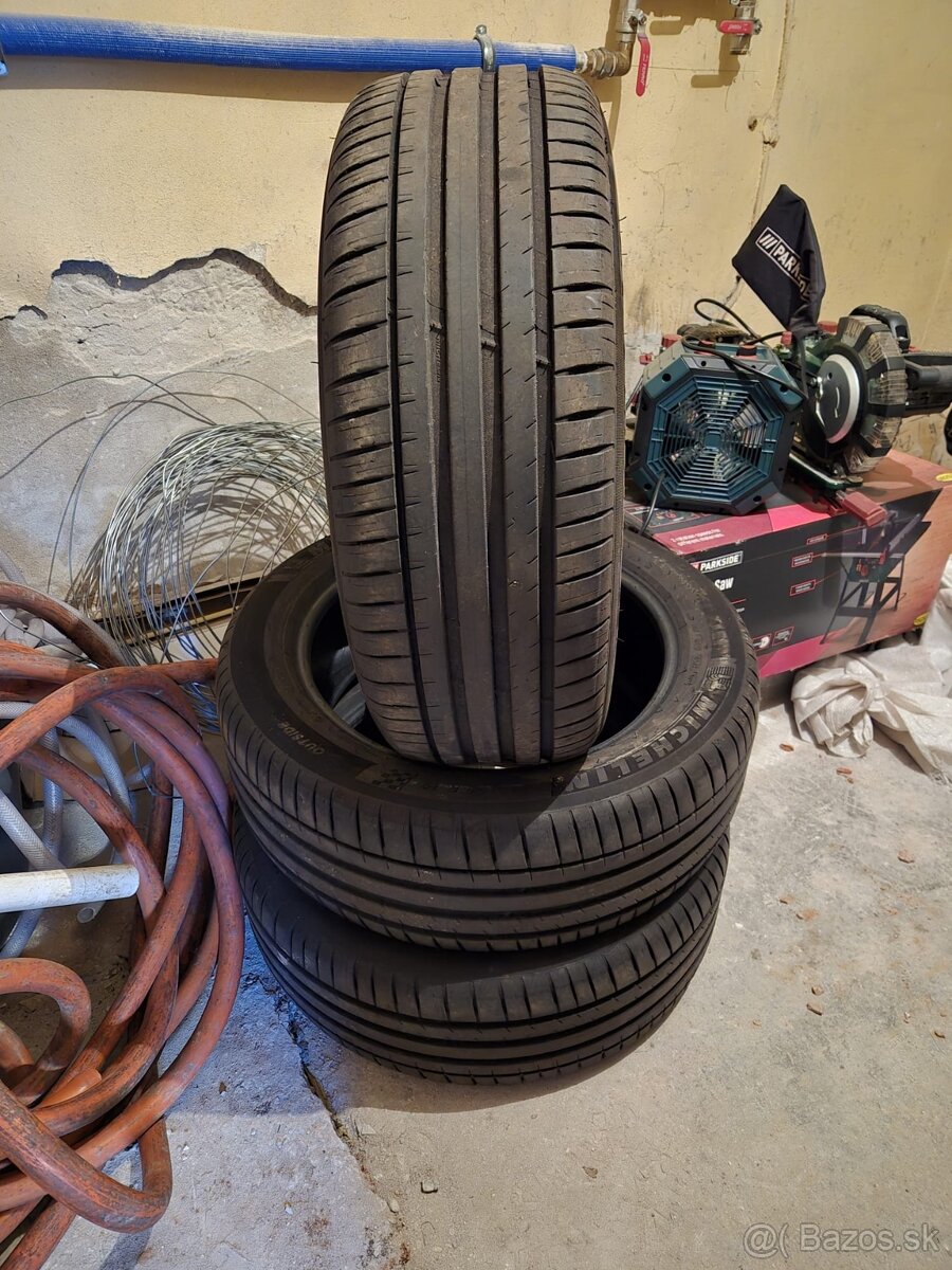 3x Michelin Pilot Sport 4 – 235/55 R19 – DOT 2022 – 5 mm