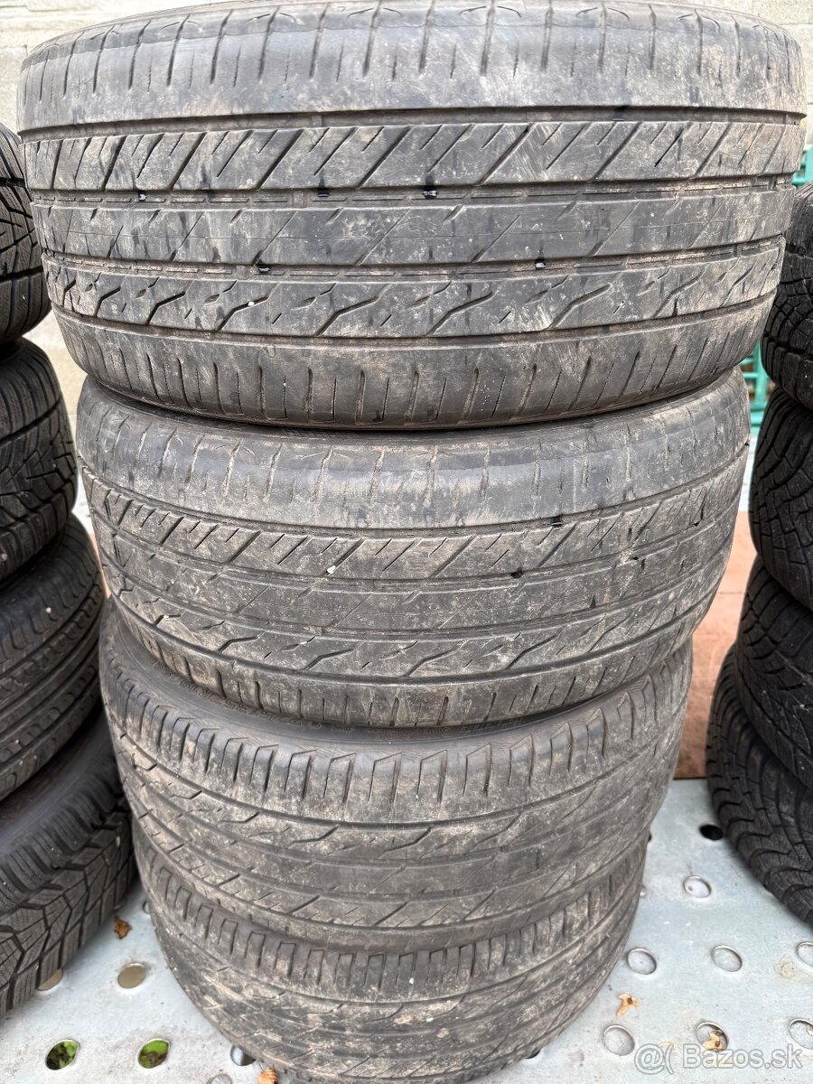 225/35R19