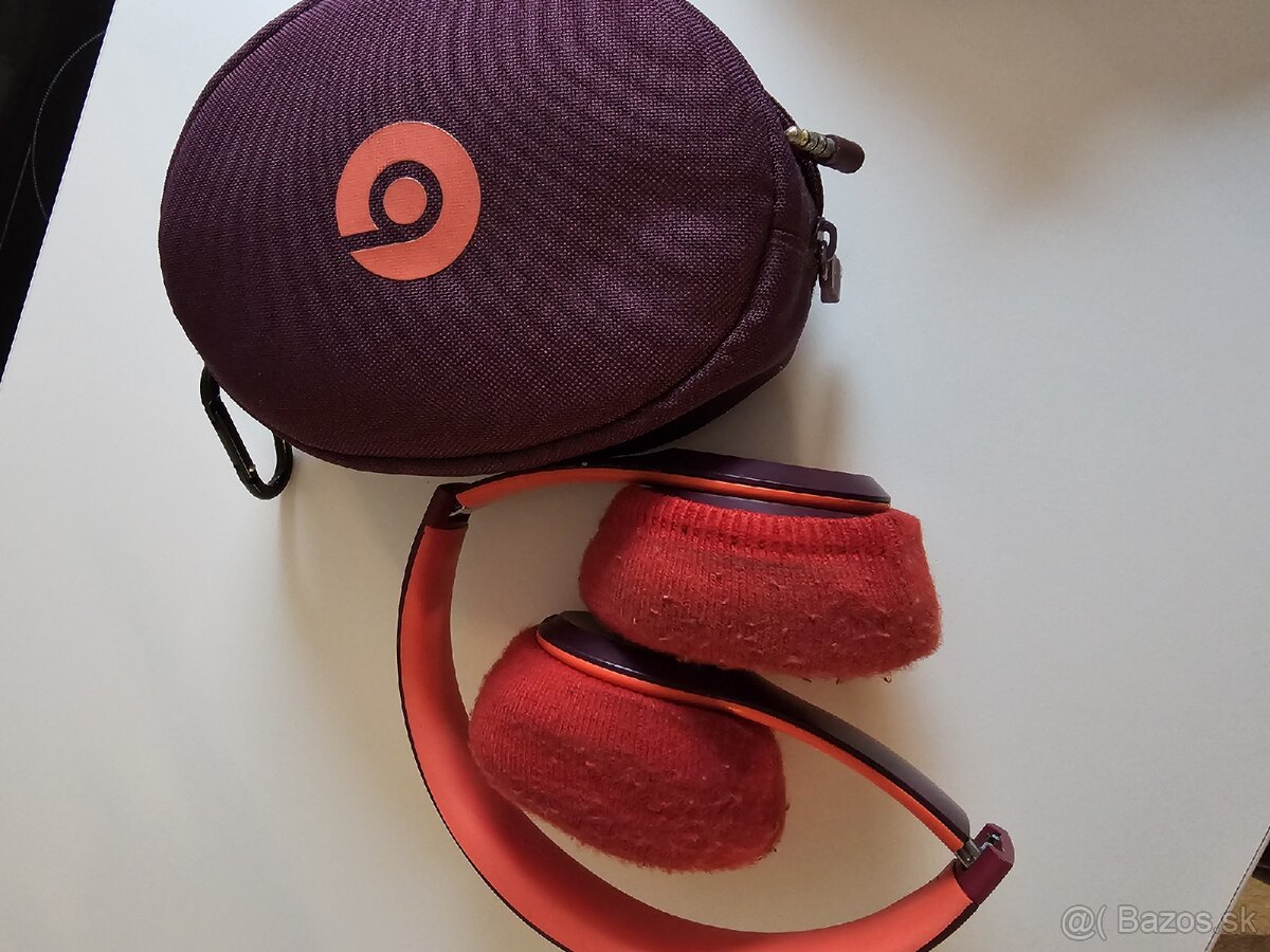 sluchadka beats a sennheiser