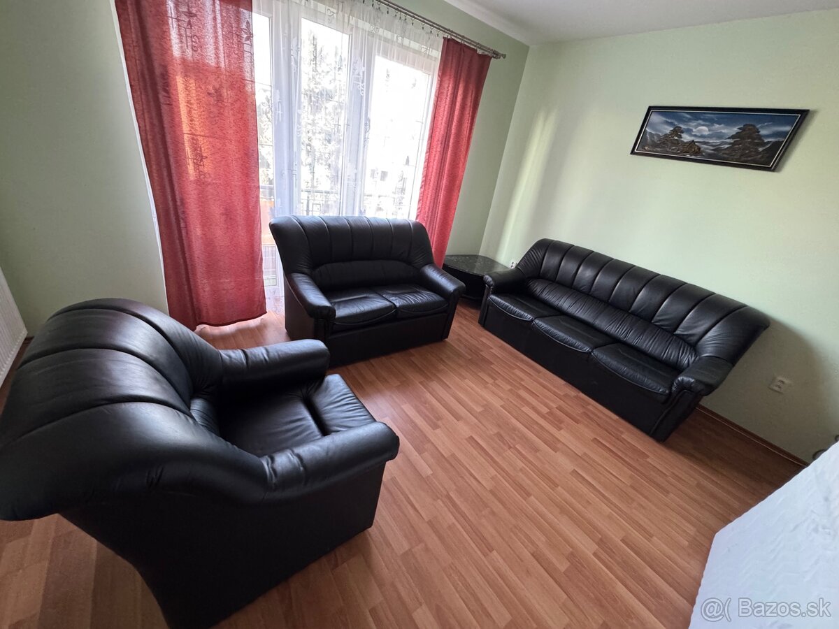 Sedacia súprava v čiernej koži