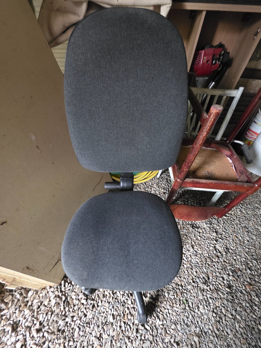 Kancelárska stolička