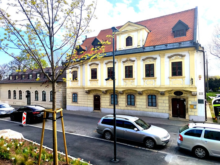 REI PREMIUM - Predaj barokovej budovy v srdci Bratislavy – I