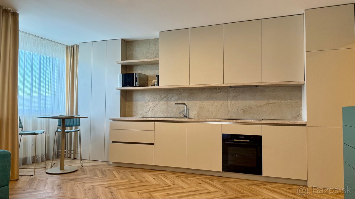 2-izbový byt s výhľadom na mesto, Medená ulica.