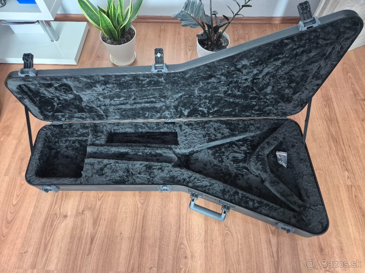 Kufor pre elektricku gitaru typu V