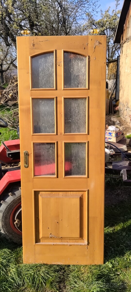 Posuvne masivne dvere