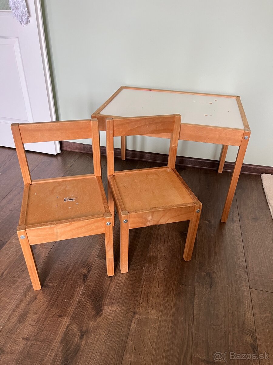 Detsky kvalitný drevený stôl a stoličky