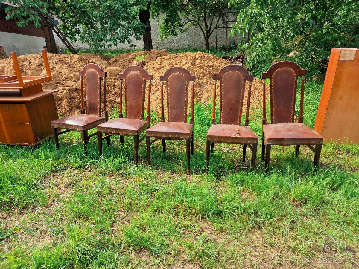 Predám starožitný stôl a stoličky