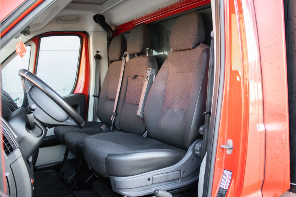 Prenájom Peugeot Boxer valník | 10-paletová dodávka do 3,5 t