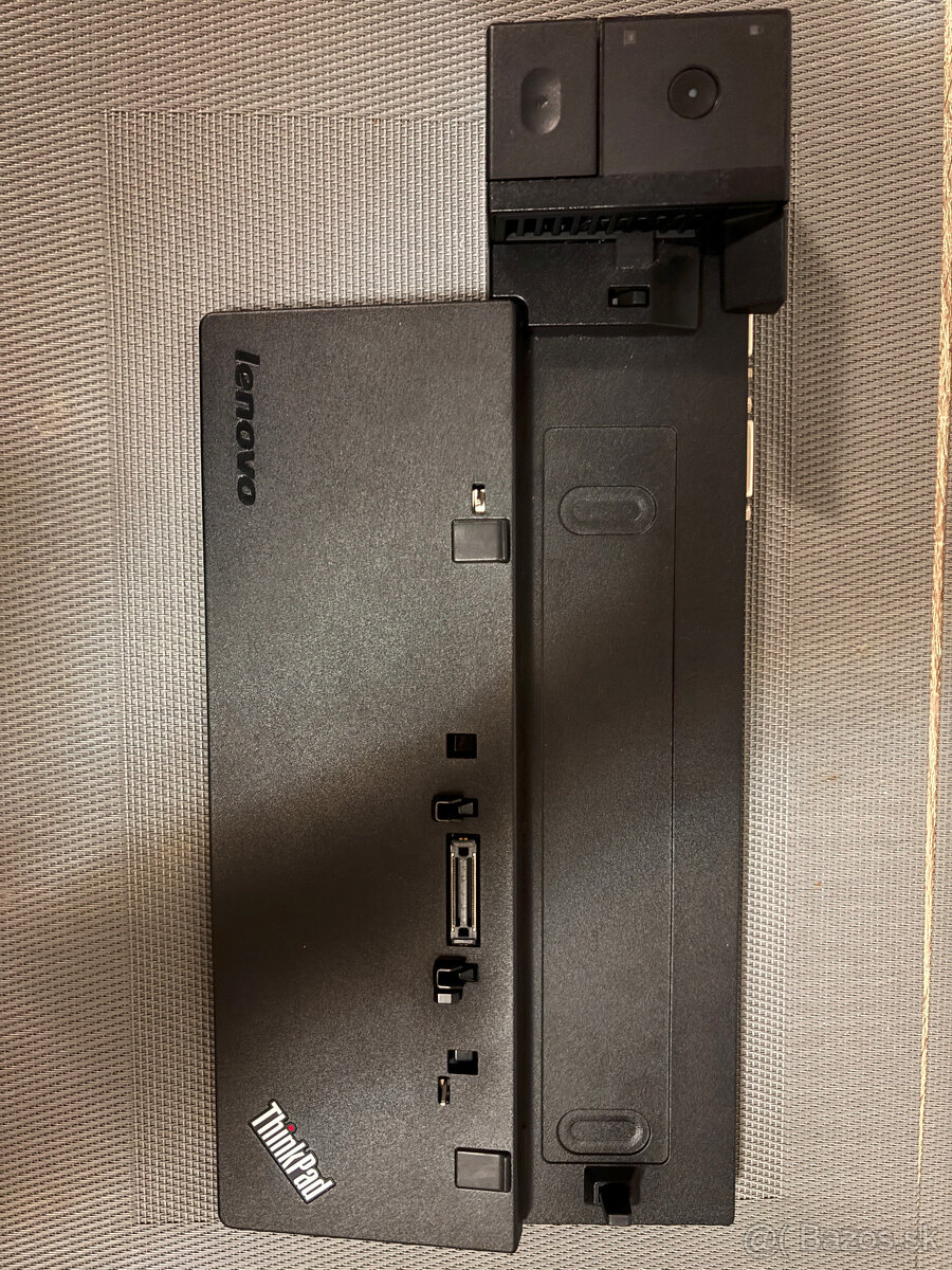 Lenovo ThinkPad Ultra Dock (Type 40A2) + adapter