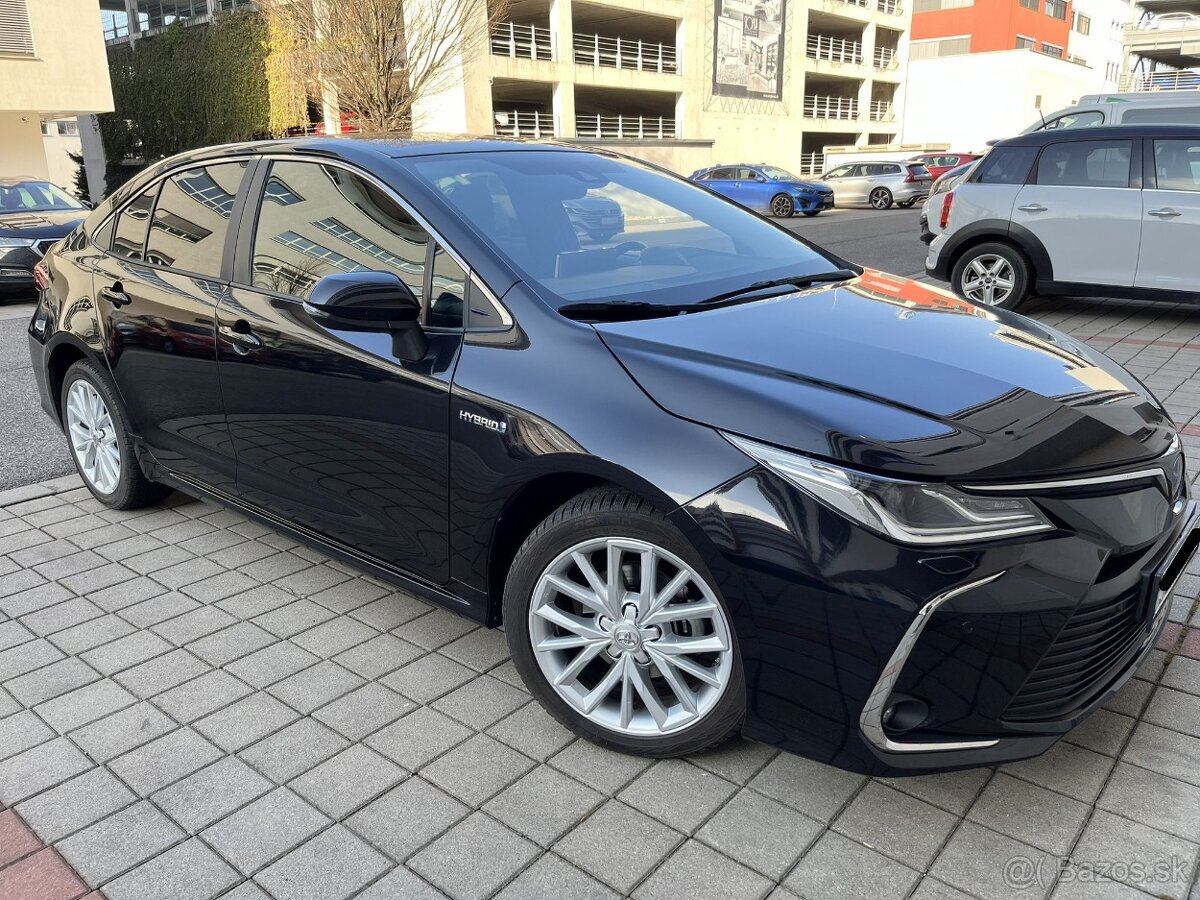 Toyota Corolla sedan 1.8 Hybrid e-CVT Comfort Tech Style