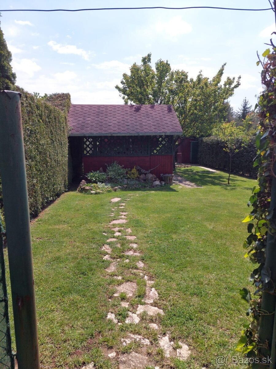 Na predaj záhradka z Chatkou v Kráľovej nad Váhom