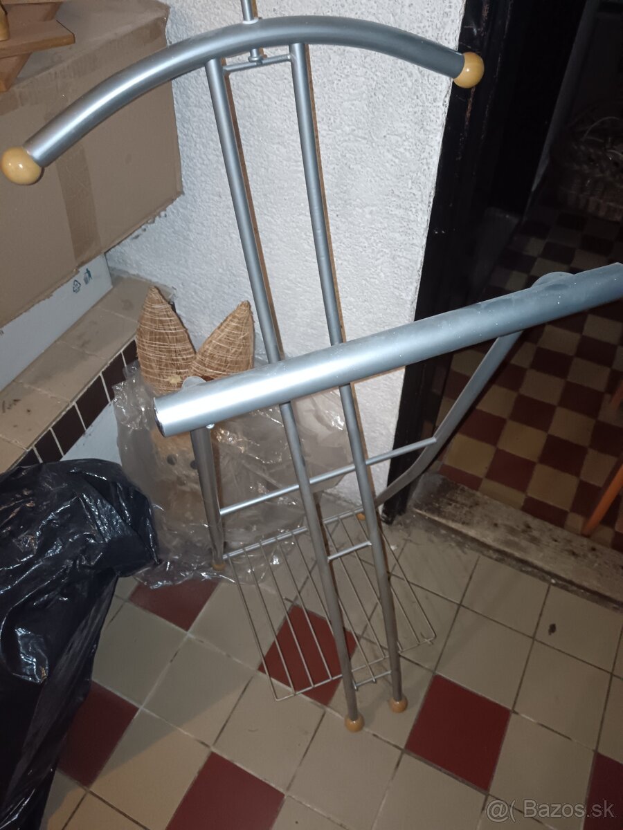 Vešiak na veci