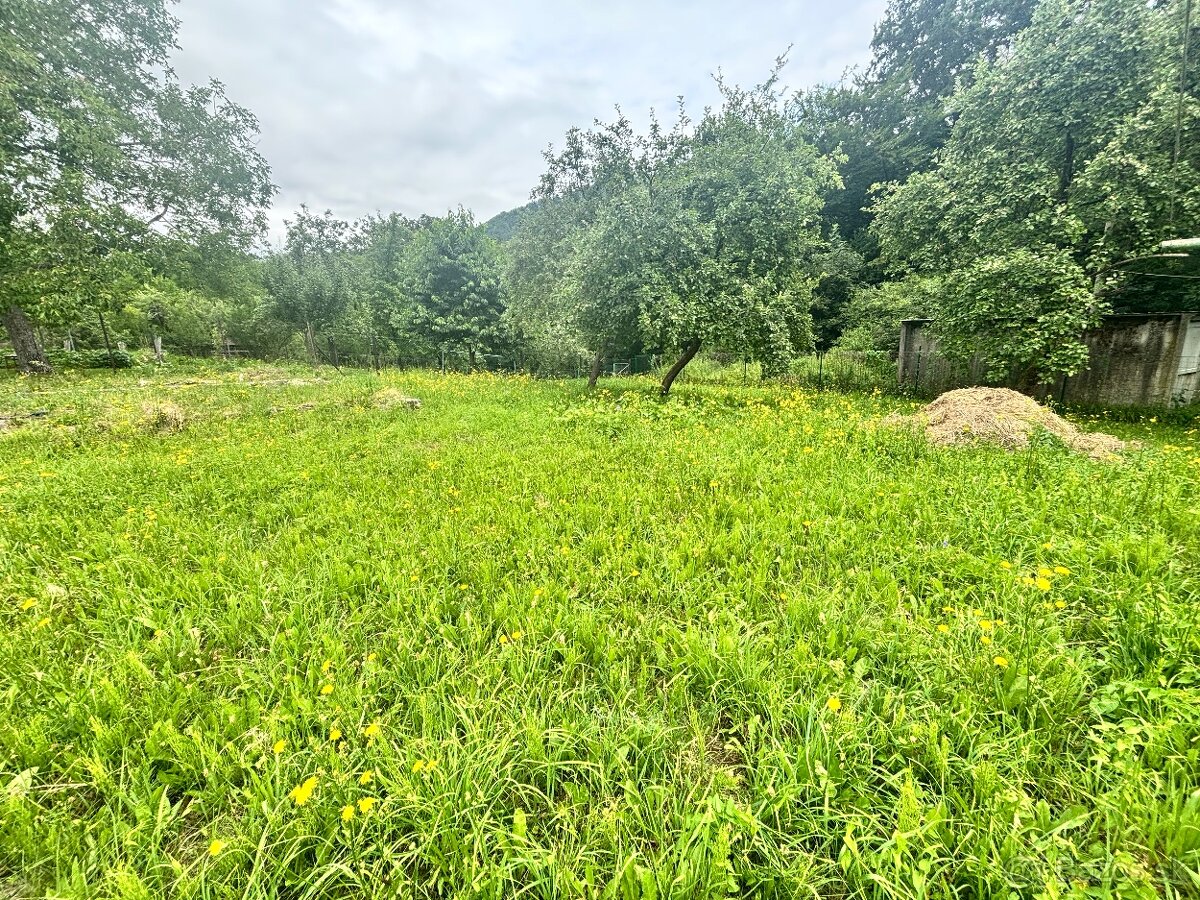 Stavebný pozemo(1050m2),1km od D1, obec Ratkovo