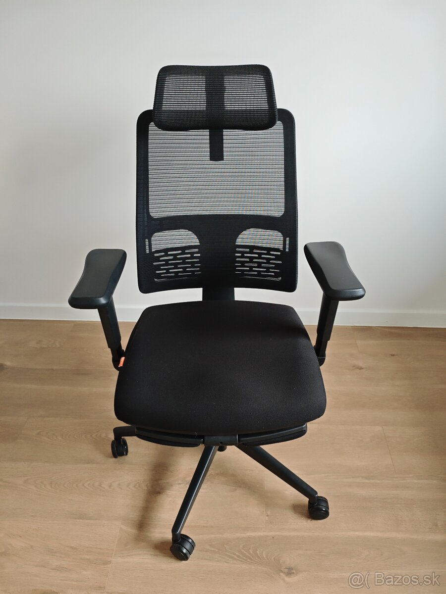 Profesionálna kancelárska stolička