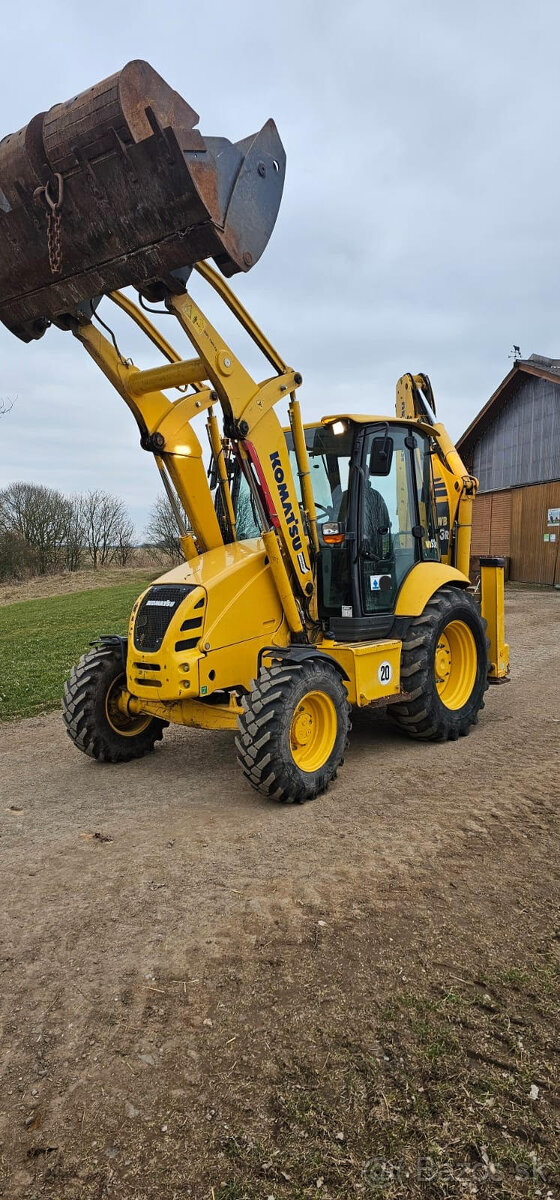 Traktorbager Komatsu wb93-R rypadlonakladač