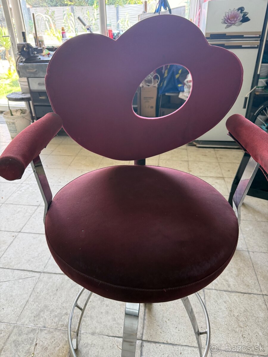 Darujem Barove stoličky za odvoz.