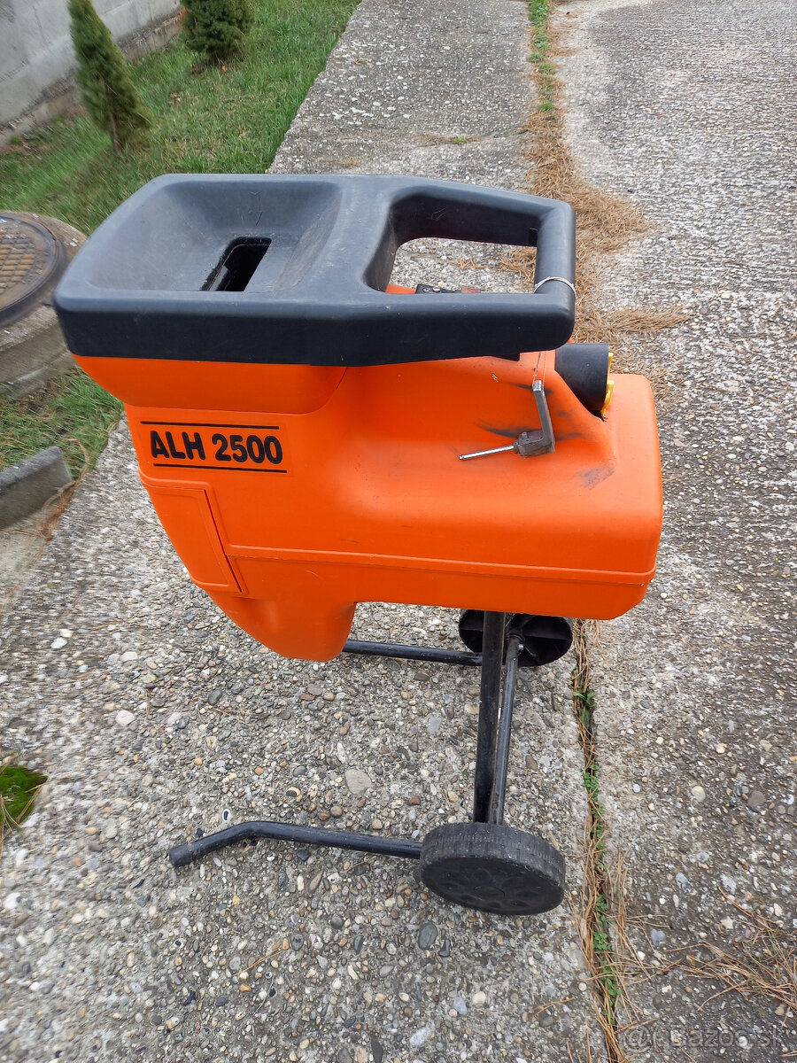 Valcový drvič konárov/štiepkovač