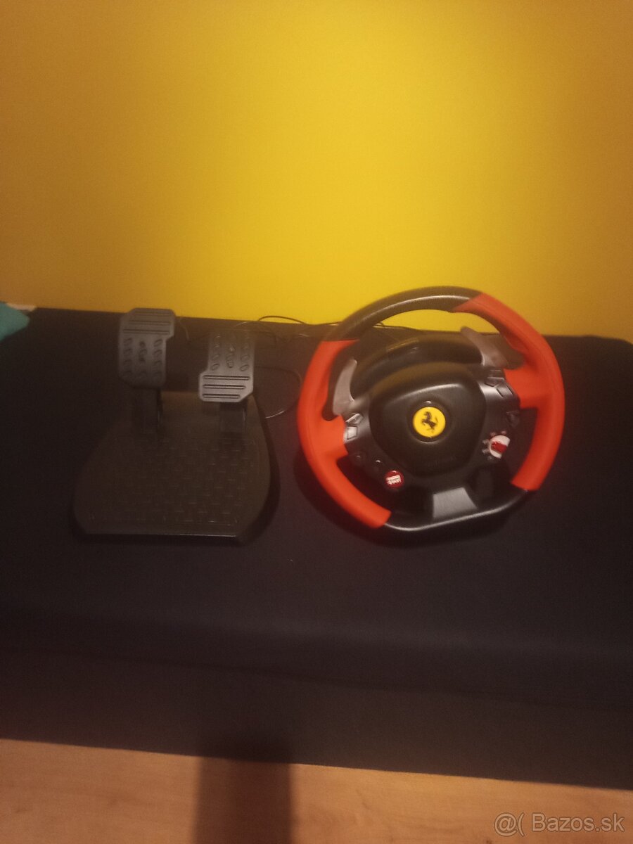 Herný volant a pedále