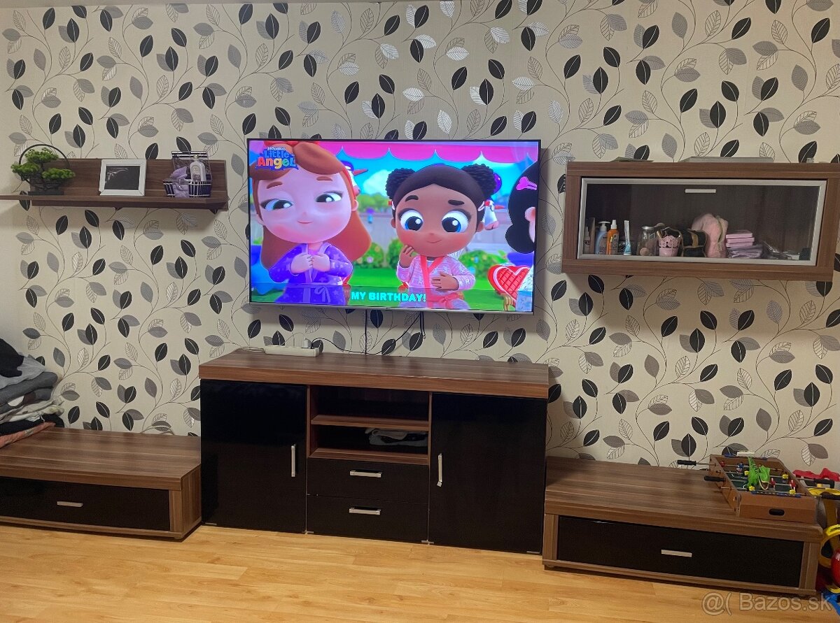 Velká moderní obyvacia stena