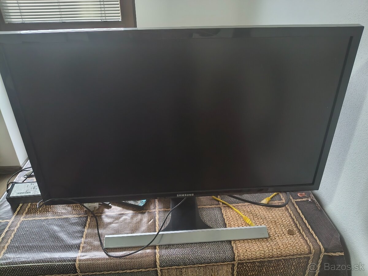Samsung 28 4K UE590