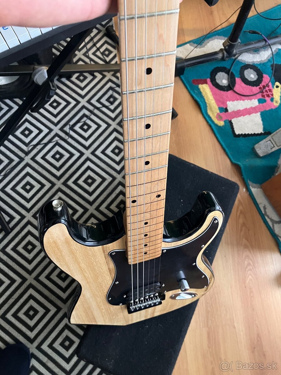 Predam elektricku custom gitaru Stratocaster