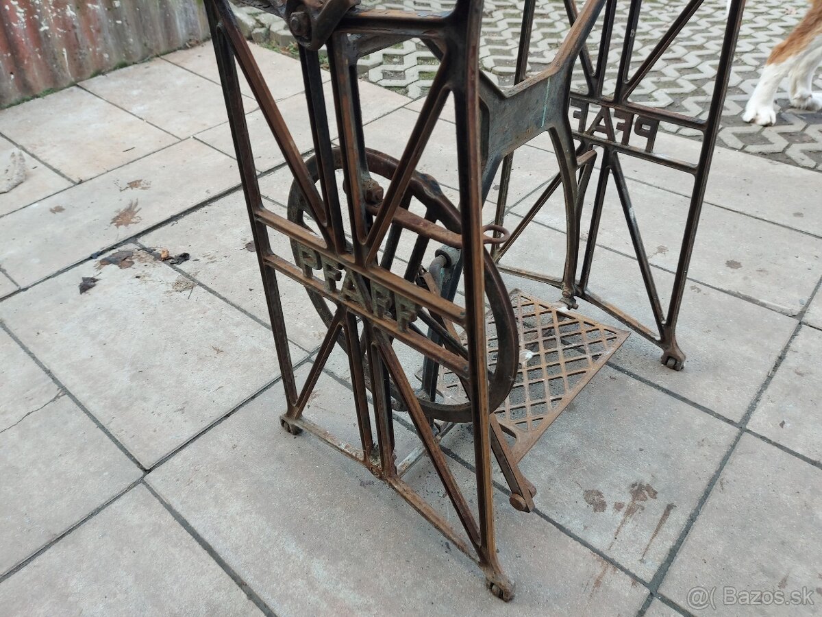 Predám stolík na šiaci stroj PFAFF