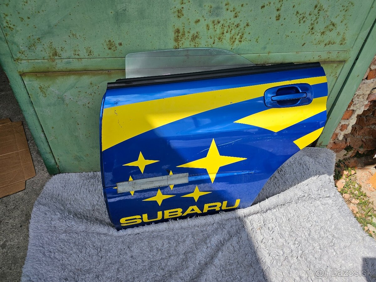 Subaru impreza wrx sti dvere kridlo