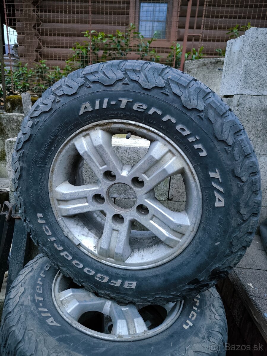 Predám pneumatiky s diskami Kia Sorento