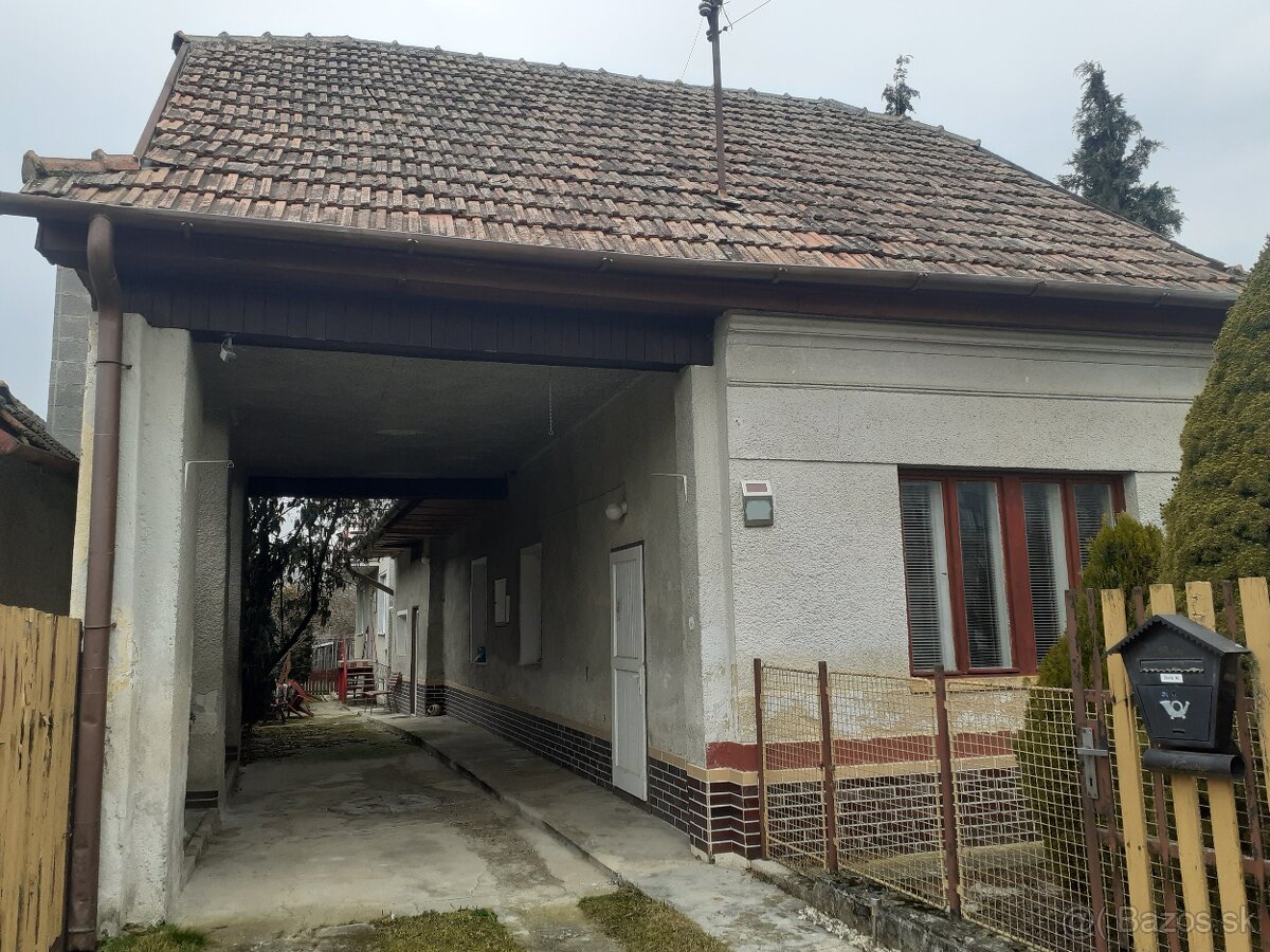 Rod.dom 2x , s pozemkom 10á v obci Skačany/ okres PE