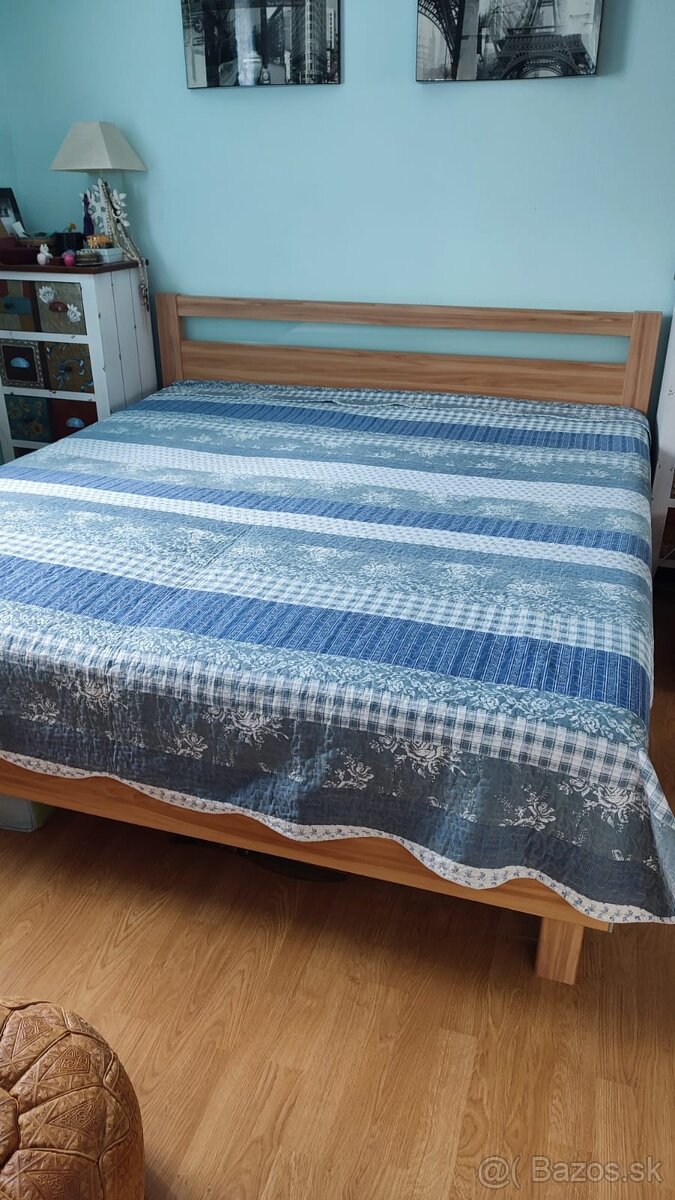 Manželská posteľ 180x200
