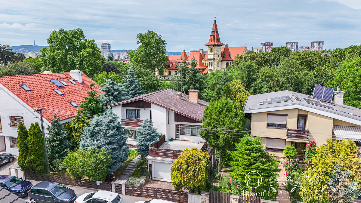 BOSEN | Rodinný dom v pôvodnom stave s dvojgarážou, Ružinov