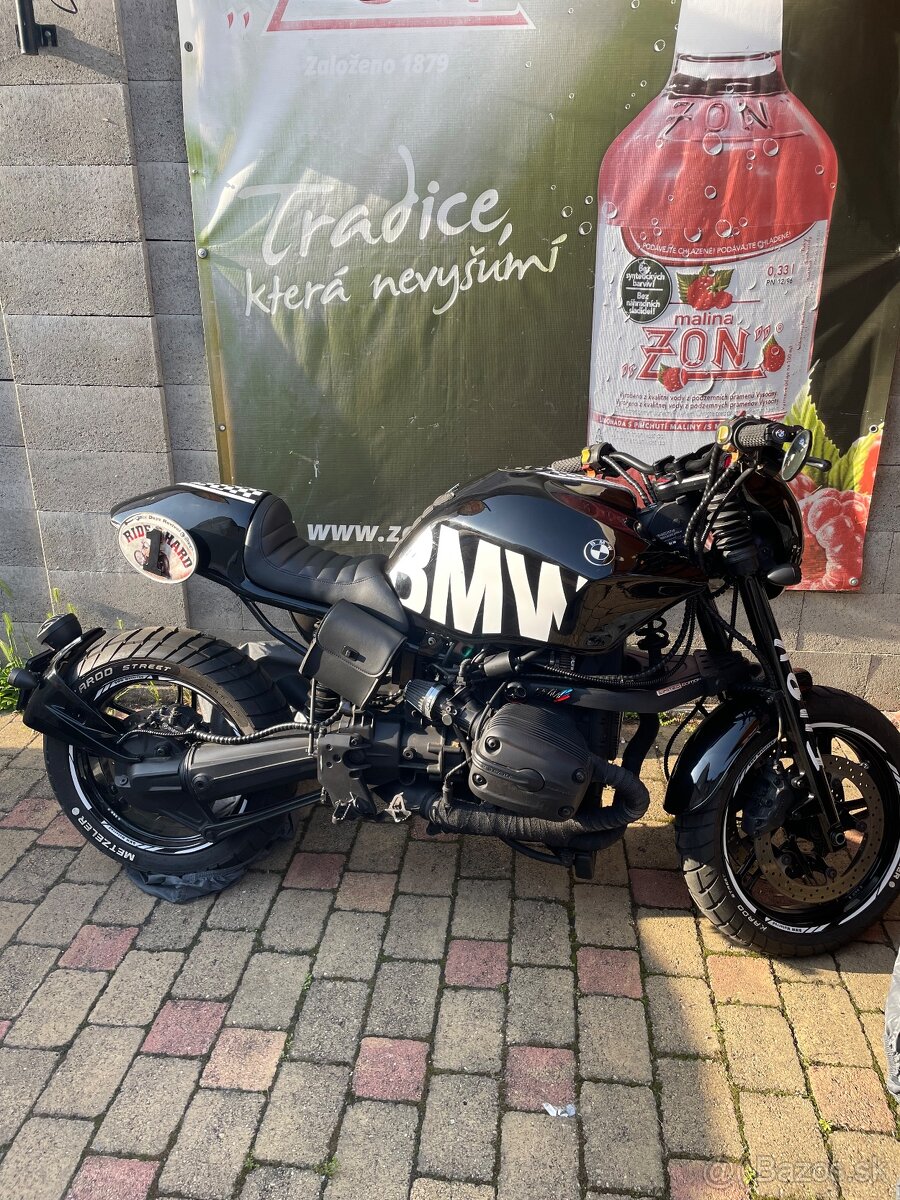 BMW cafe