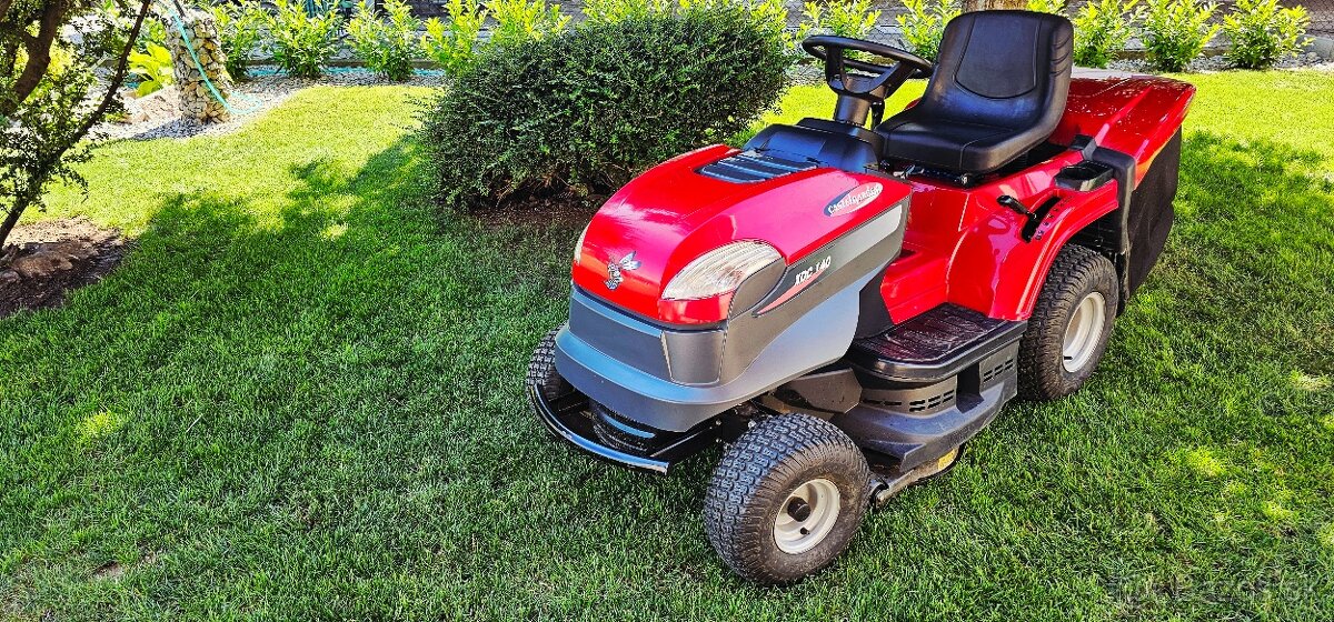 Predám záhradný traktor Castel Garden XDC 140G - Mountfield