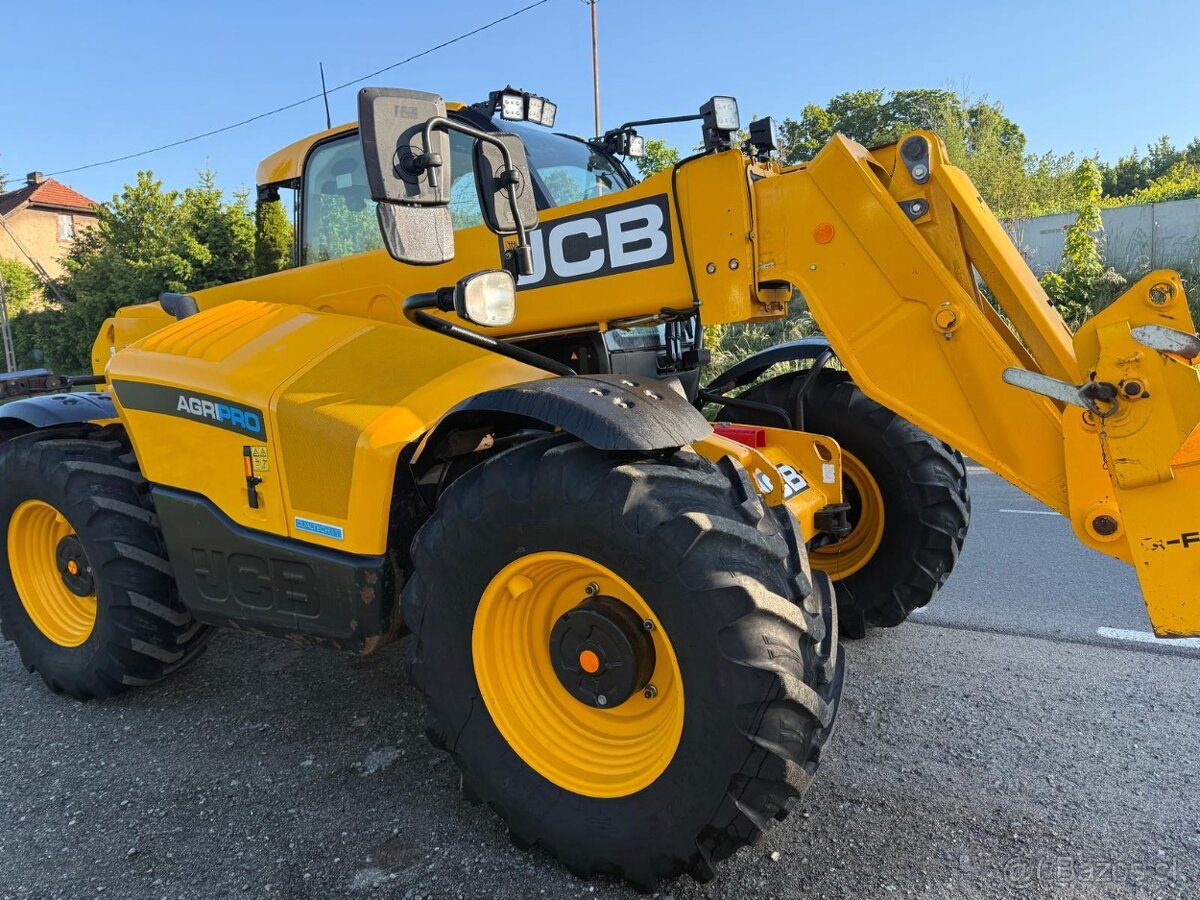 Teleskopický manipulátor JCB 542-70 AGRIPRO. Dualtech VT 245