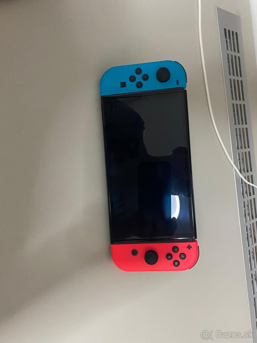 Nintendo switch OLED a príslušenstvo + hry