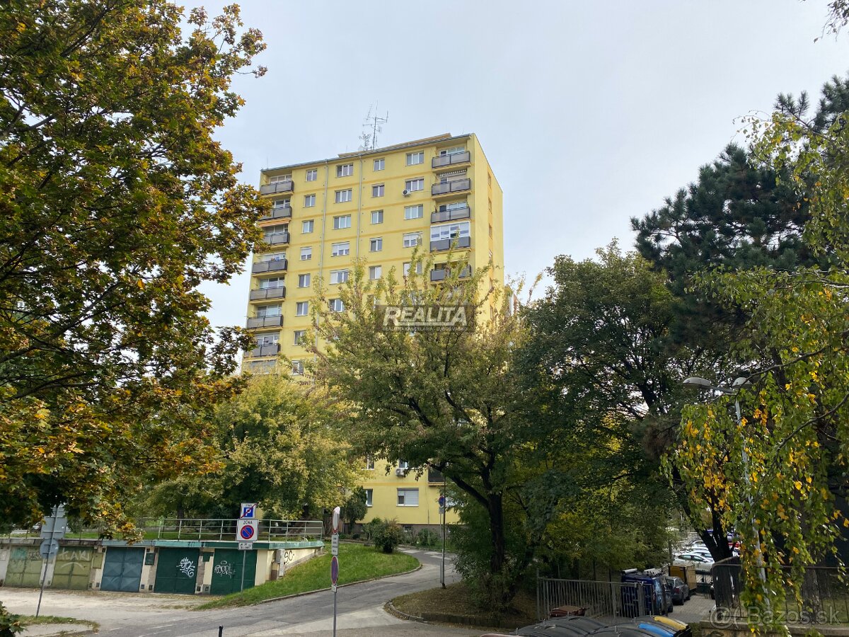PEKNÝ 2-IZBOVÝ BYT V CENTRE MESTA, KOMPLETNÁ REKONŠTRUKCIA