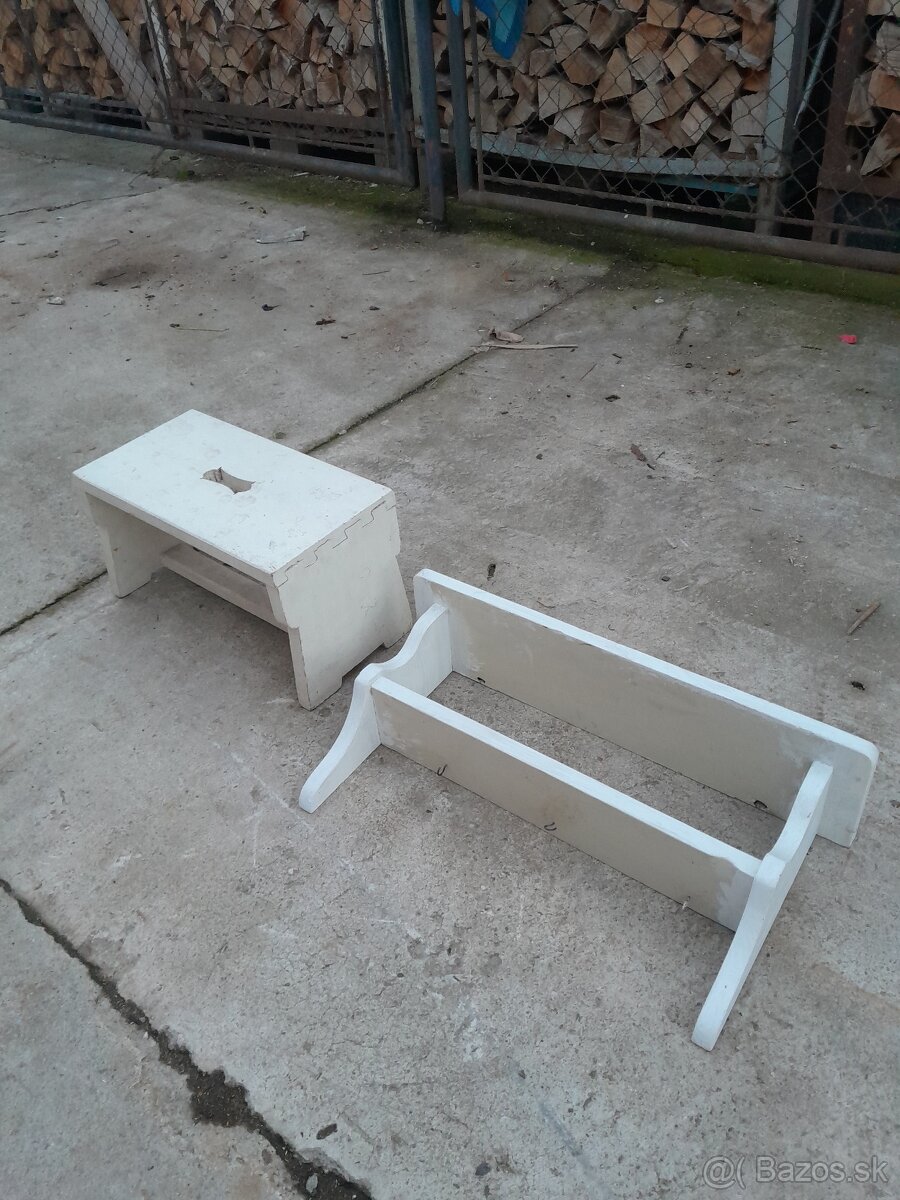 Predám sedačku a poličku