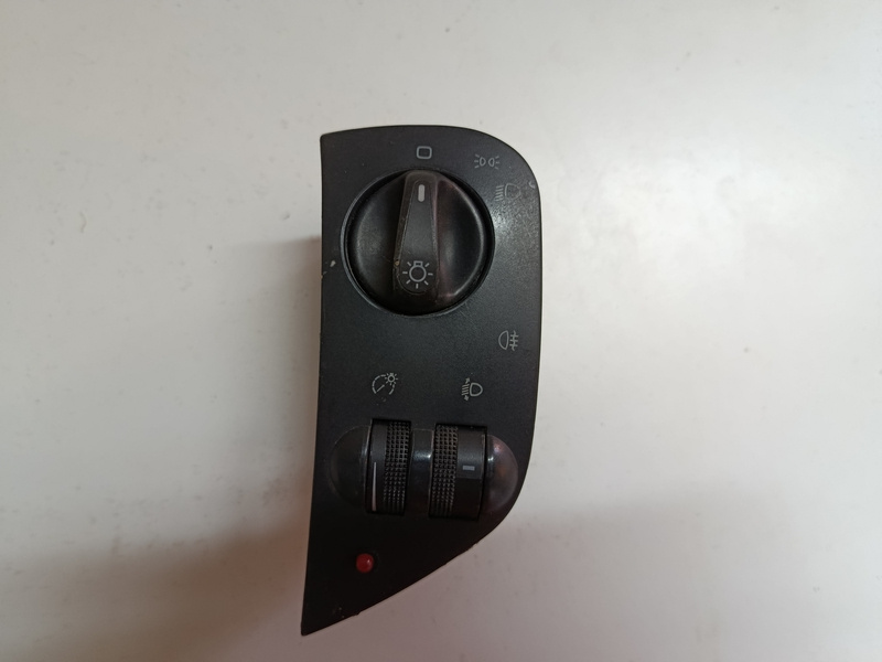 vypinac svetiel volkswagen polo 6n194153111 20€