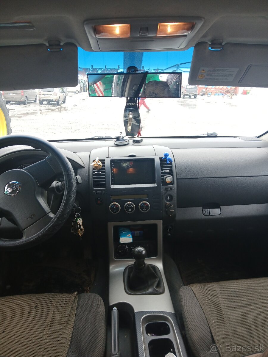Predám Nissan Pathfinder 2,5 D