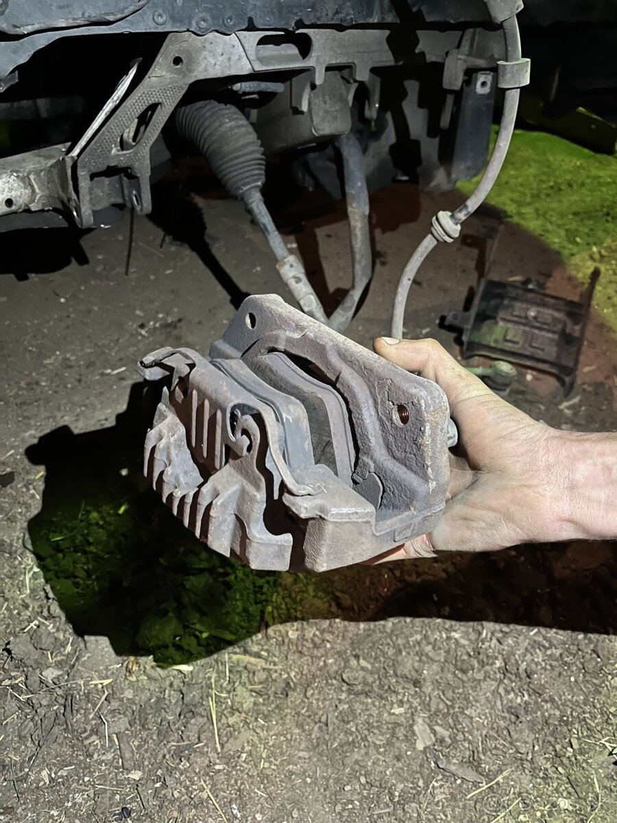 Predne strmene BMW E61