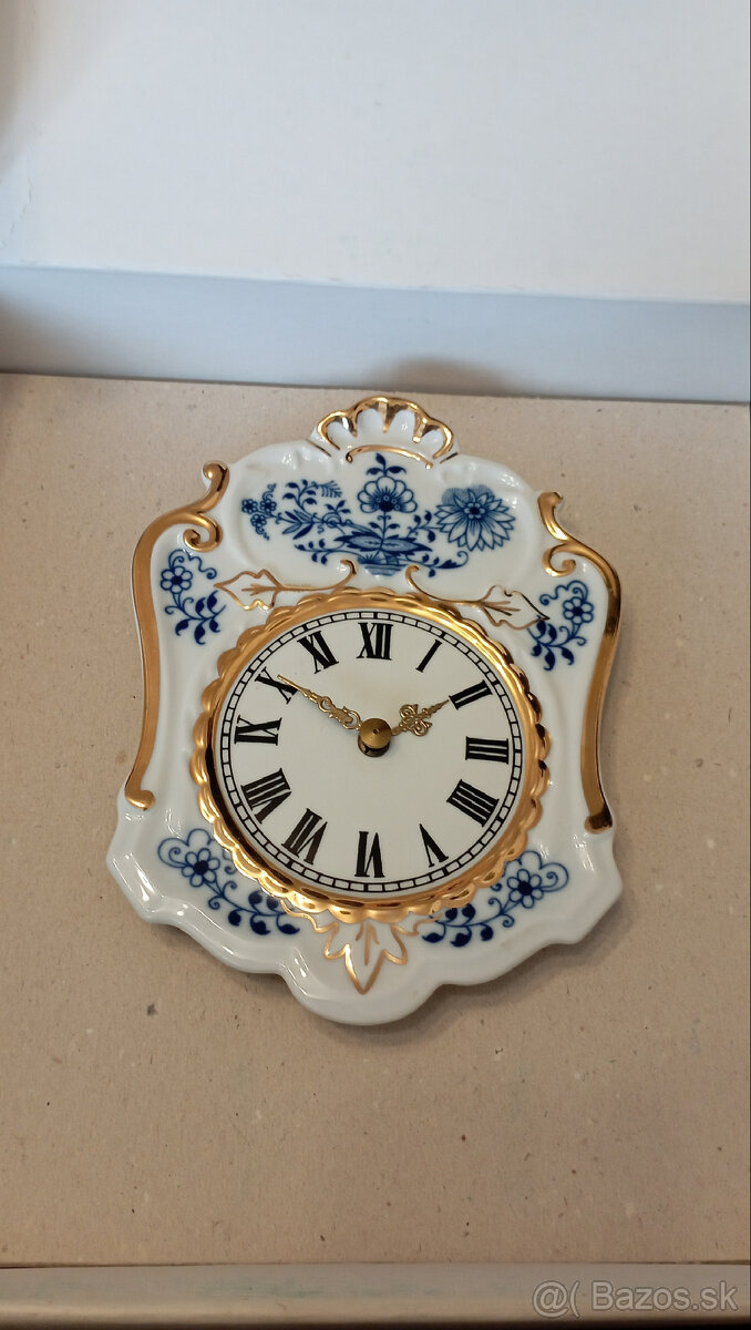 porcelánové nástenné hodiny - cibulový vzor
