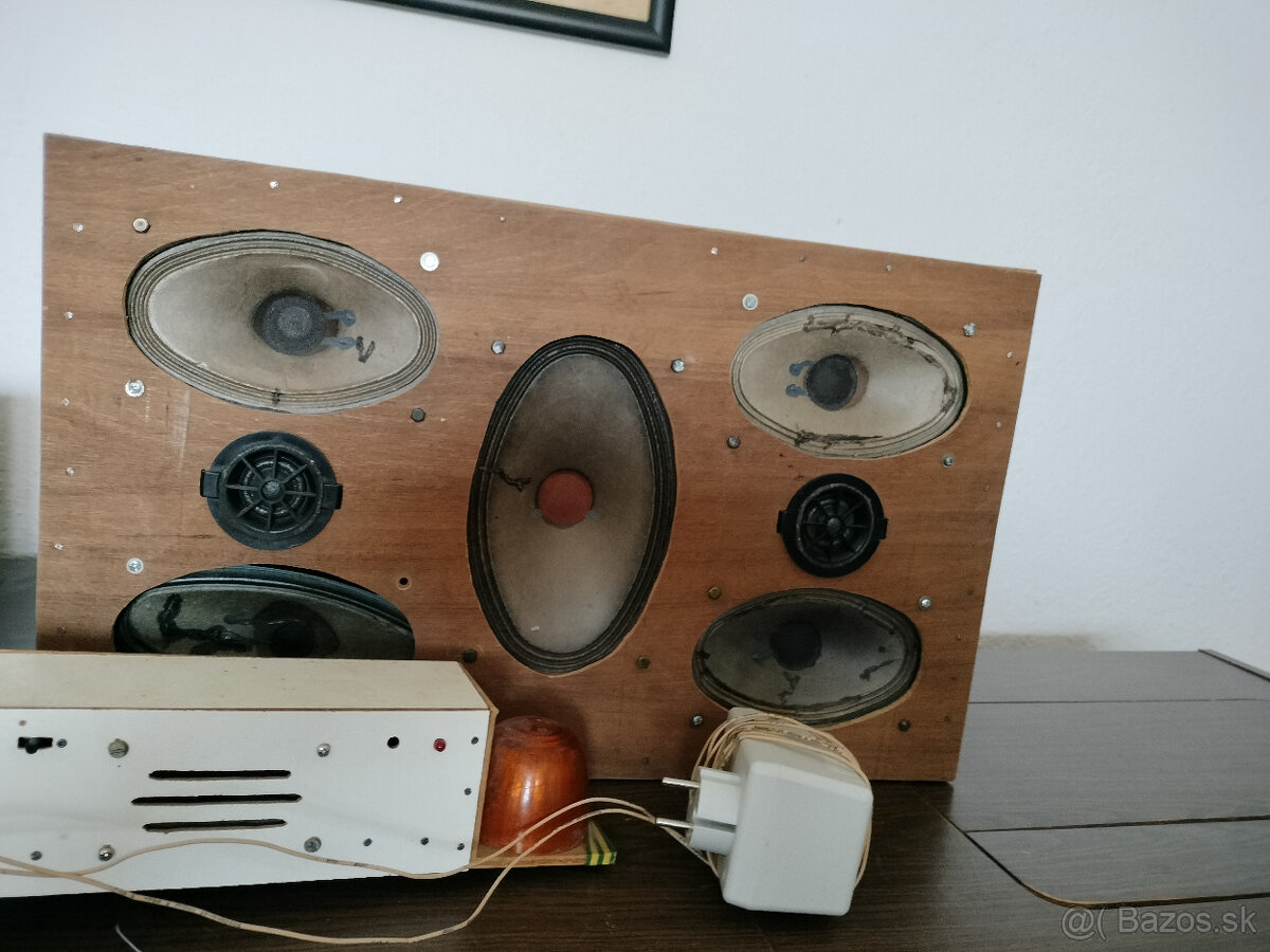 reproduktory+maják