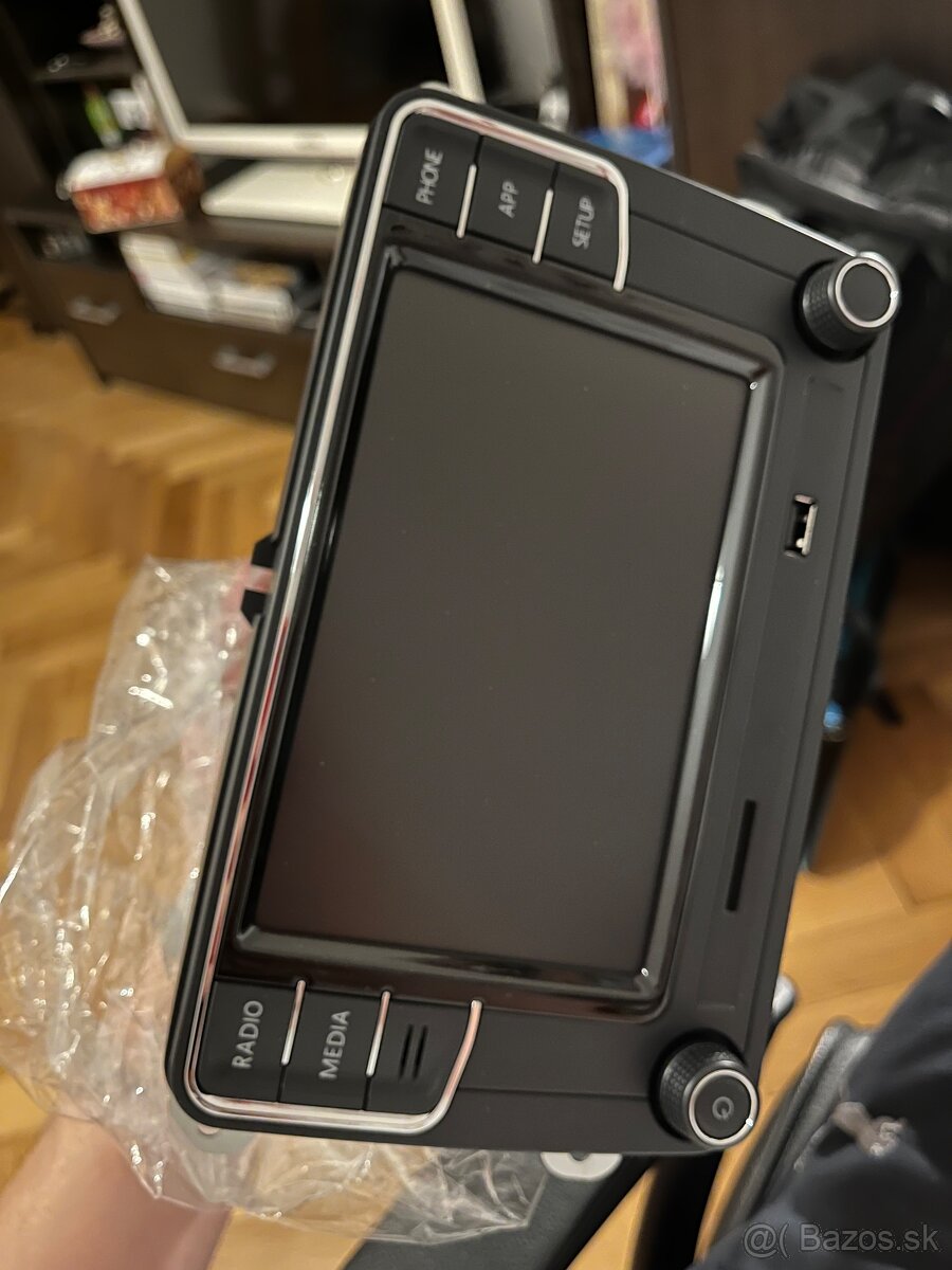 Autorádio RCD360 s Apple CarPlay & Android Auto v ČEŠTINE