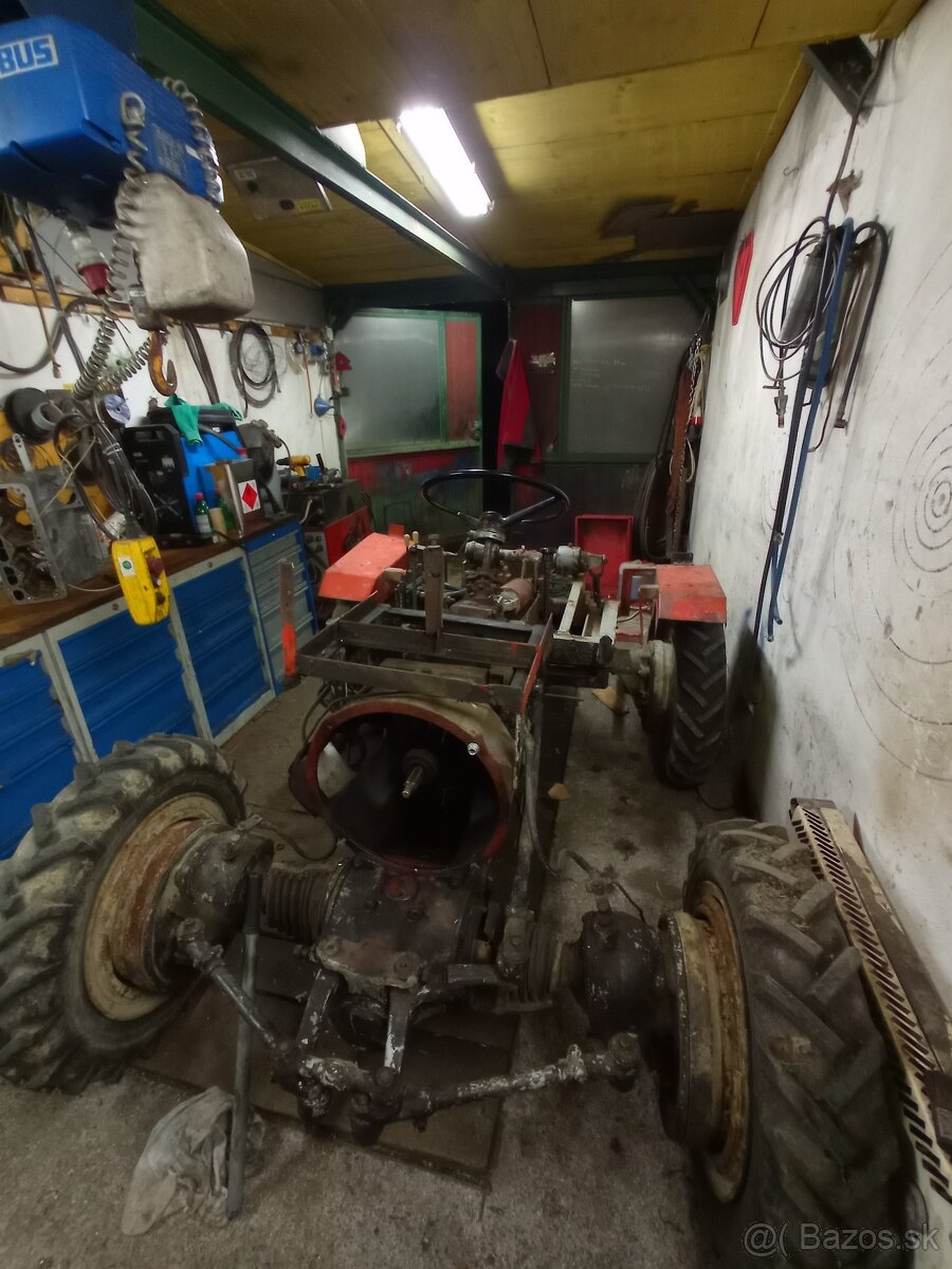 Malotraktor 4x4 Tatra 805