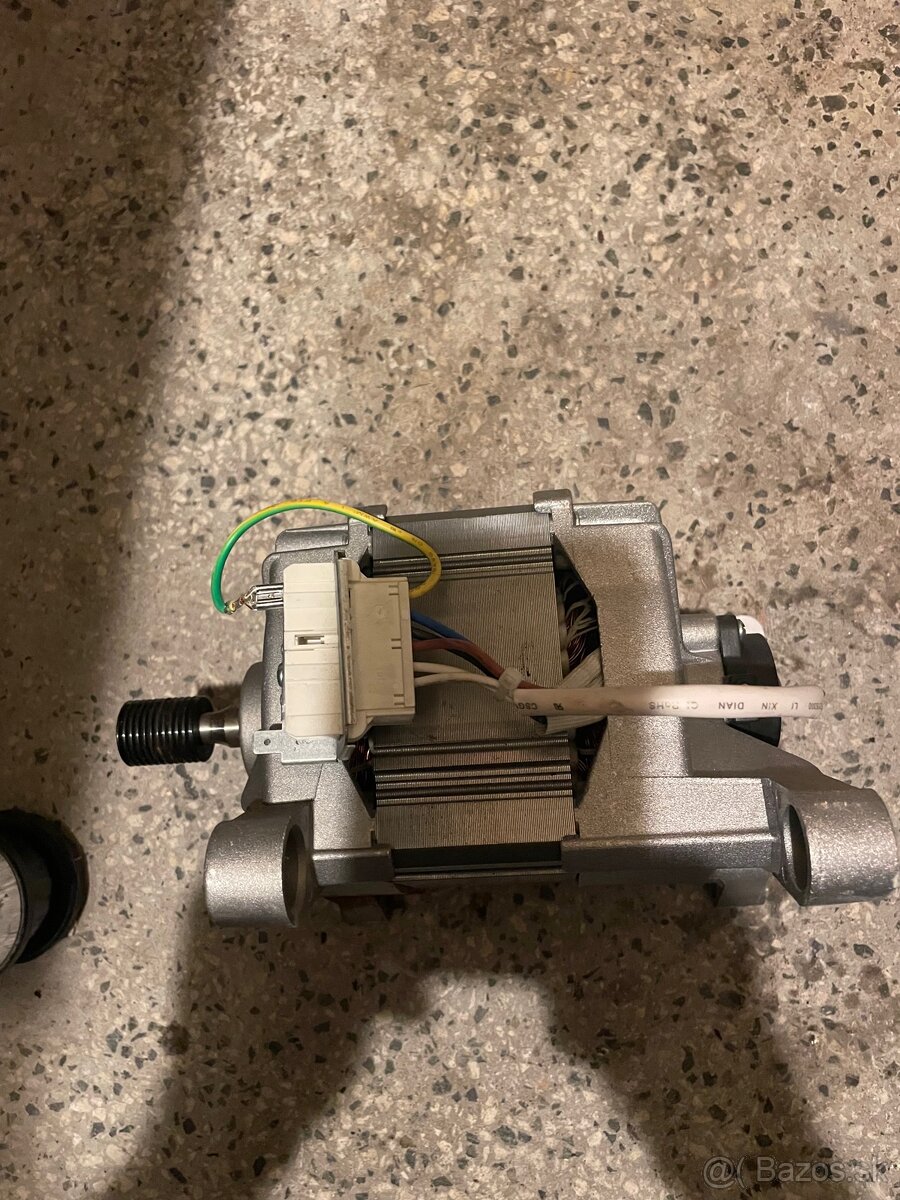 Pračka motor