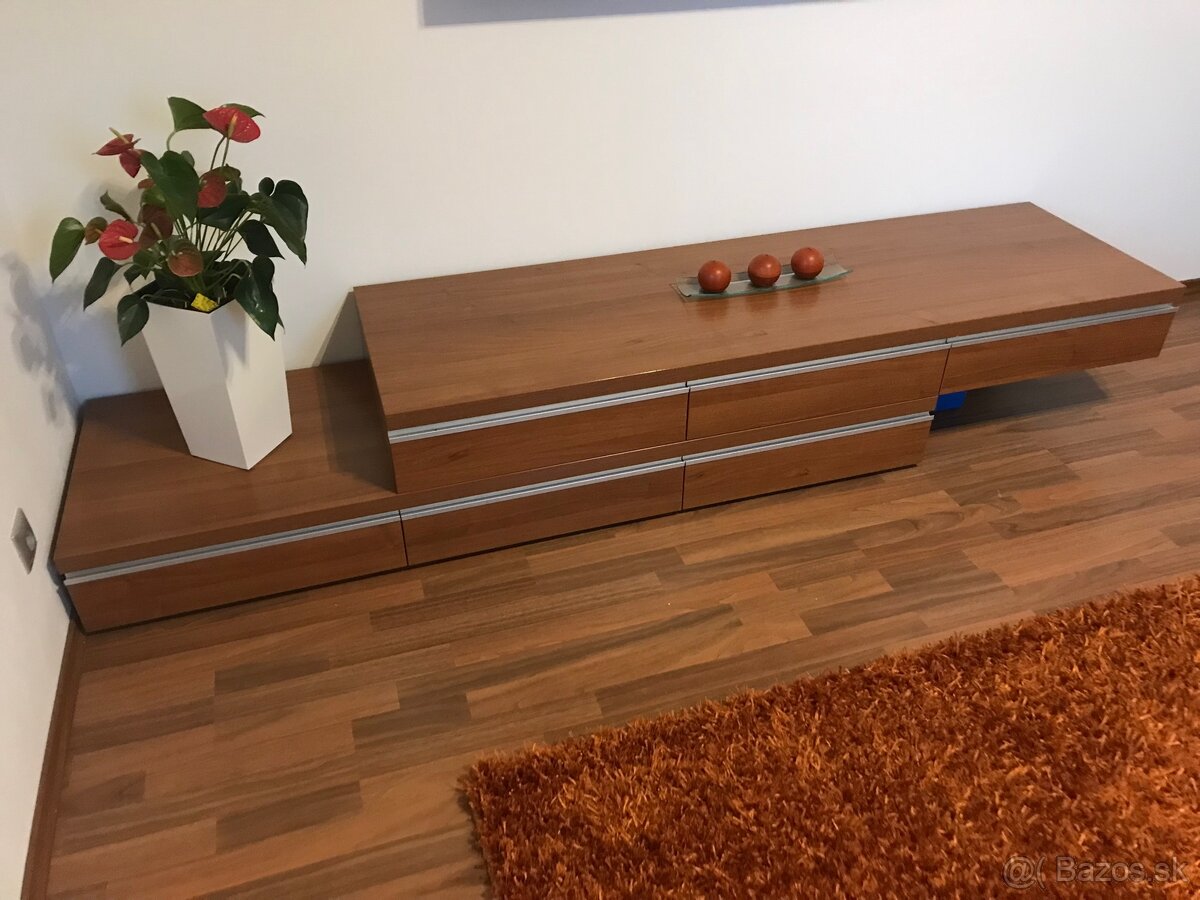 nizka komoda so skrinkou