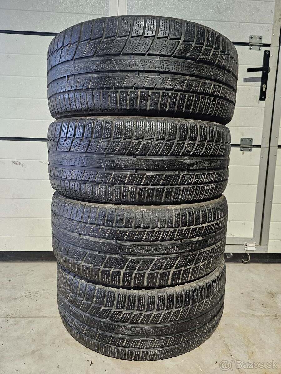 Zimné Pneu Toyo Snowprox 235/45 R18
