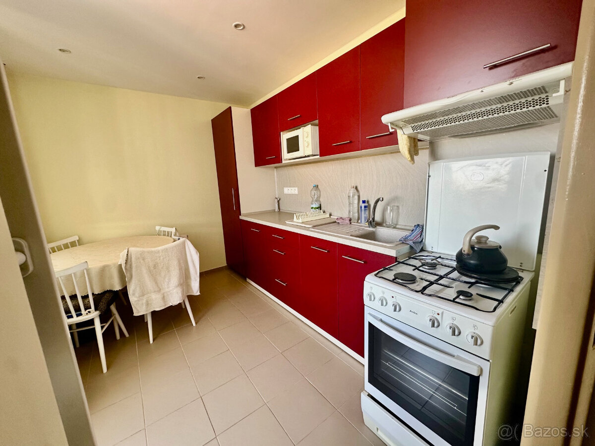 Priestranný 1 izbový byt 42 m2 s 2 loggiami, Mozartova